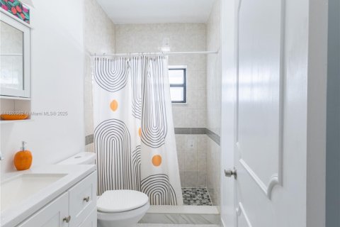 Propiedad comercial en venta en Miami, Florida, 195 m2 № 1939251 - foto 19