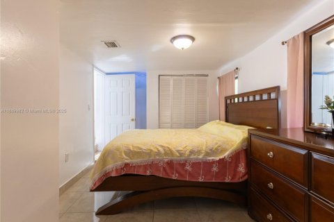 Propiedad comercial en venta en Miami, Florida, 195 m2 № 1939251 - foto 8