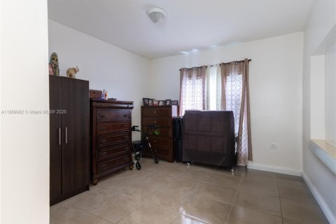 Propiedad comercial en venta en Miami, Florida, 195 m2 № 1939251 - foto 11
