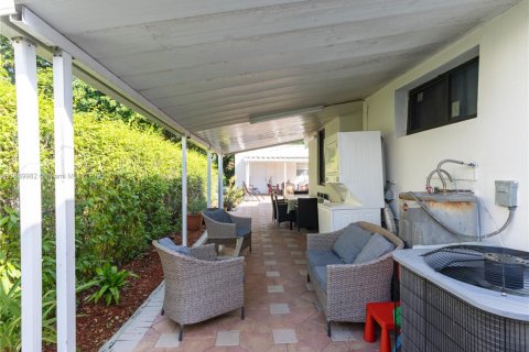 Propiedad comercial en venta en Miami, Florida, 195 m2 № 1939251 - foto 30