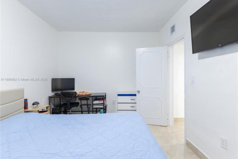 Propiedad comercial en venta en Miami, Florida, 195 m2 № 1939251 - foto 18