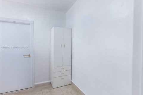 Propiedad comercial en venta en Miami, Florida, 195 m2 № 1939251 - foto 21