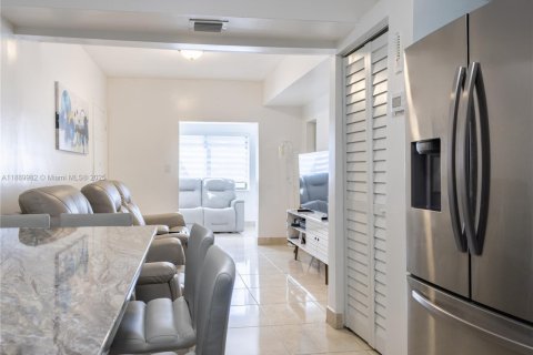 Propiedad comercial en venta en Miami, Florida, 195 m2 № 1939251 - foto 5