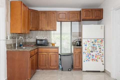 Propiedad comercial en venta en Miami, Florida, 195 m2 № 1939251 - foto 16