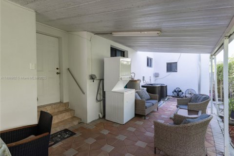 Propiedad comercial en venta en Miami, Florida, 195 m2 № 1939251 - foto 29