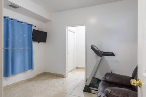 Propiedad comercial en venta en Miami, Florida, 195 m2 № 1939251 - foto 10