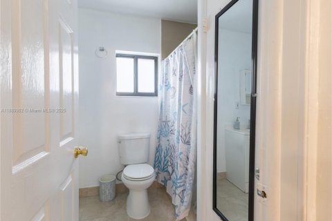 Propiedad comercial en venta en Miami, Florida, 195 m2 № 1939251 - foto 9