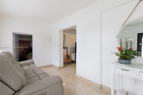 Propiedad comercial en venta en Miami, Florida, 195 m2 № 1939251 - foto 3