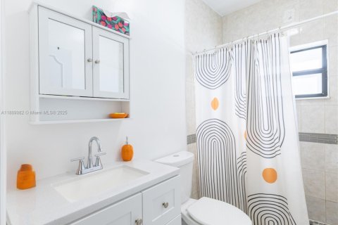 Propiedad comercial en venta en Miami, Florida, 195 m2 № 1939251 - foto 20