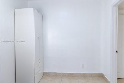 Propiedad comercial en venta en Miami, Florida, 195 m2 № 1939251 - foto 23