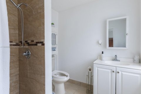 Propiedad comercial en venta en Miami, Florida, 195 m2 № 1939251 - foto 12