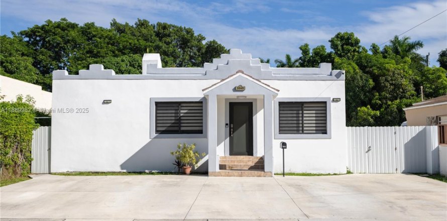 Propiedad comercial en Miami, Florida 195 m2 № 1939251