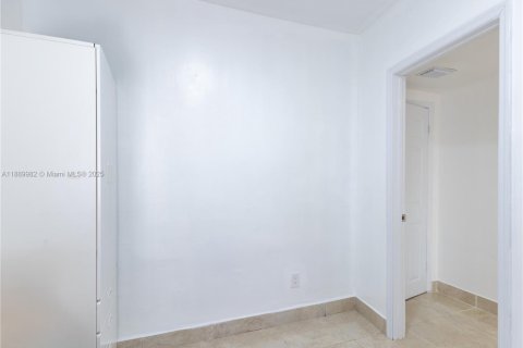 Propiedad comercial en venta en Miami, Florida, 195 m2 № 1939251 - foto 22