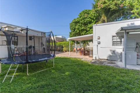 Propiedad comercial en venta en Miami, Florida, 195 m2 № 1939251 - foto 26