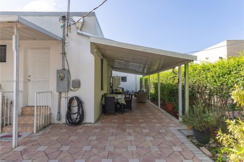 Propiedad comercial en venta en Miami, Florida, 195 m2 № 1939251 - foto 28