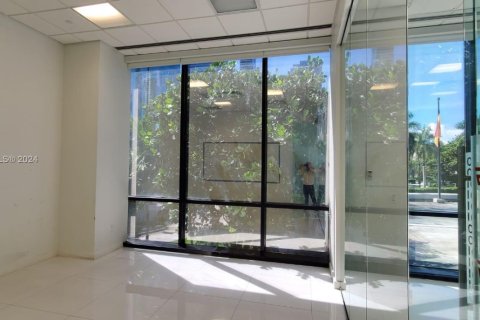 Propiedad comercial en venta en Miami, Florida № 1985175 - foto 11