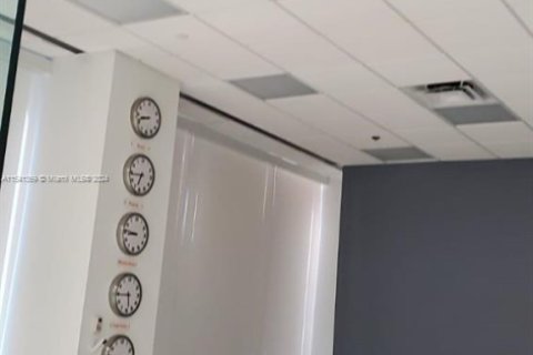 Propiedad comercial en venta en Miami, Florida № 1985175 - foto 7