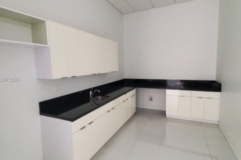 Propiedad comercial en venta en Miami, Florida № 1985175 - foto 5