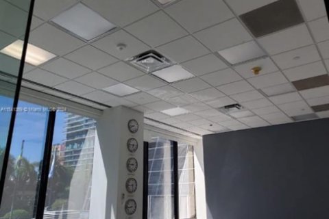 Propiedad comercial en venta en Miami, Florida № 1985175 - foto 10