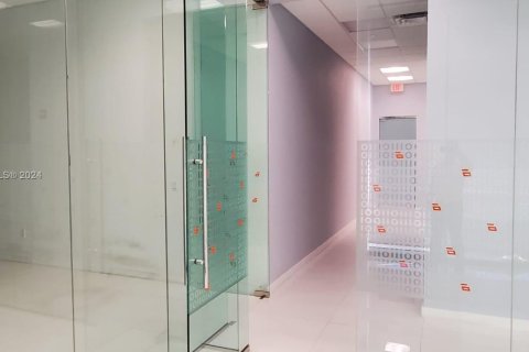 Propiedad comercial en venta en Miami, Florida № 1985175 - foto 8