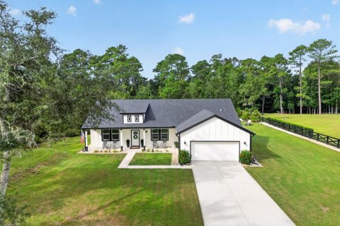 House in Eustis, Florida 3 bedrooms, 172.71 sq.m. № 2400261 - photo 4