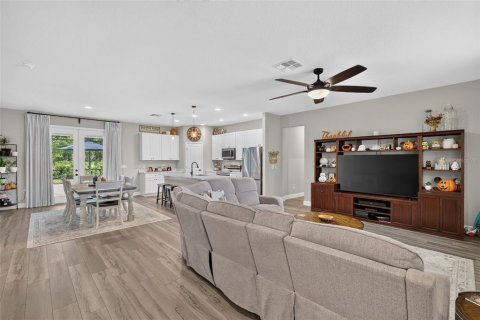 House in Eustis, Florida 3 bedrooms, 172.71 sq.m. № 2400261 - photo 9