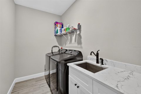 House in Eustis, Florida 3 bedrooms, 172.71 sq.m. № 2400261 - photo 30