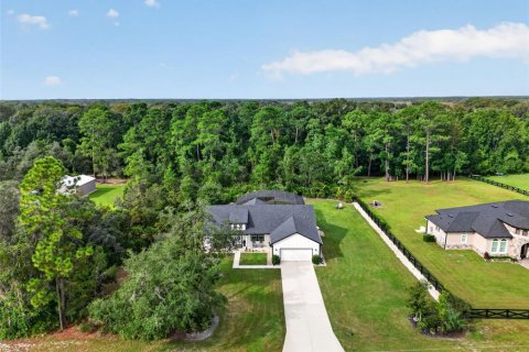 House in Eustis, Florida 3 bedrooms, 172.71 sq.m. № 2400261 - photo 5