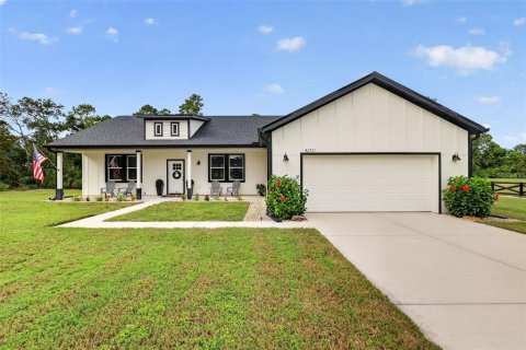 House in Eustis, Florida 3 bedrooms, 172.71 sq.m. № 2400261 - photo 2