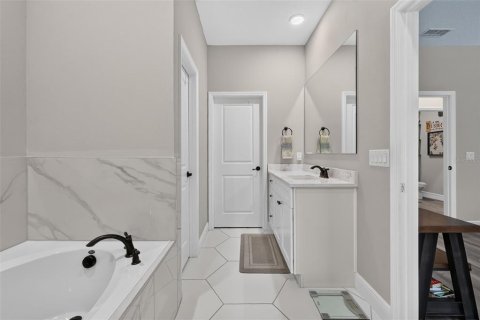 House in Eustis, Florida 3 bedrooms, 172.71 sq.m. № 2400261 - photo 26