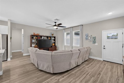 House in Eustis, Florida 3 bedrooms, 172.71 sq.m. № 2400261 - photo 10