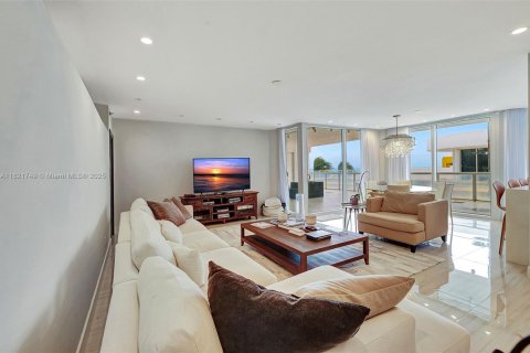 Condominio en venta en Sunny Isles Beach, Florida, 3 dormitorios, 187.66 m2 № 2035369 - foto 11
