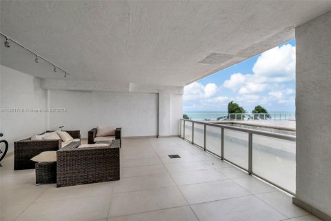 Condominio en venta en Sunny Isles Beach, Florida, 3 dormitorios, 187.66 m2 № 2035369 - foto 20