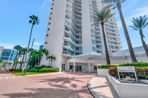 Condominio en Sunny Isles Beach, Florida, 3 dormitorios  № 2035369