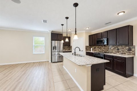 House in Winter Haven, Florida 5 bedrooms, 173.91 sq.m. № 2399205 - photo 2