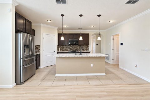 House in Winter Haven, Florida 5 bedrooms, 173.91 sq.m. № 2399205 - photo 6