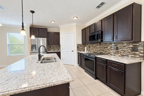 House in Winter Haven, Florida 5 bedrooms, 173.91 sq.m. № 2399205 - photo 8