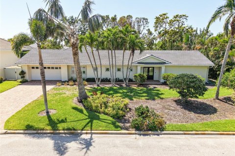 House in Sarasota, Florida 3 bedrooms, 229.93 sq.m. № 1658949 - photo 1
