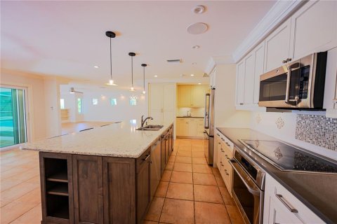 House in Sarasota, Florida 3 bedrooms, 229.93 sq.m. № 1658949 - photo 12