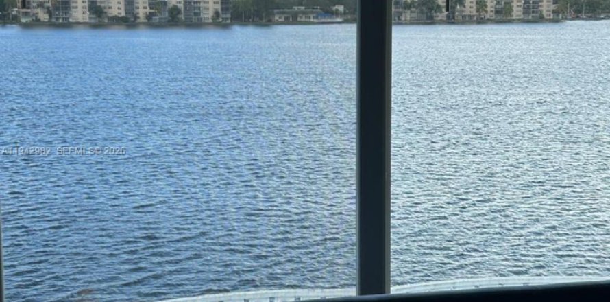 Condo in Miami, Florida, 1 bedroom  № 1999375