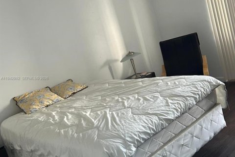 Condo in Miami, Florida, 1 bedroom  № 1999375 - photo 4