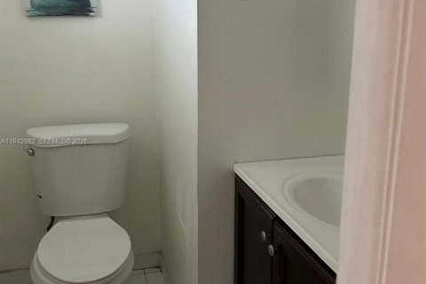 Condo in Miami, Florida, 1 bedroom  № 1999375 - photo 10