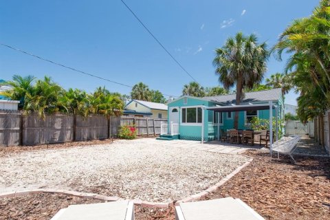 House in Gulfport, Florida 2 bedrooms, 57.97 sq.m. № 1679103 - photo 28