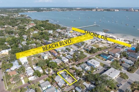 House in Gulfport, Florida 2 bedrooms, 57.97 sq.m. № 1679103 - photo 2