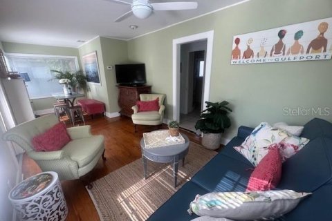 House in Gulfport, Florida 2 bedrooms, 57.97 sq.m. № 1679103 - photo 9