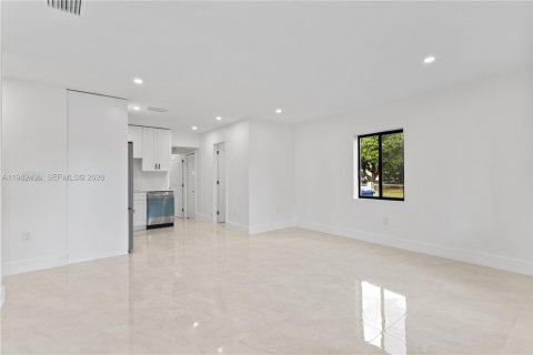 Снять в аренду виллу или дом в Майами-Гарденс, Флорида 5 спален, 133.04м2, № 2047468 - фото 5