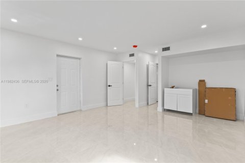 Снять в аренду виллу или дом в Майами-Гарденс, Флорида 5 спален, 133.04м2, № 2047468 - фото 24