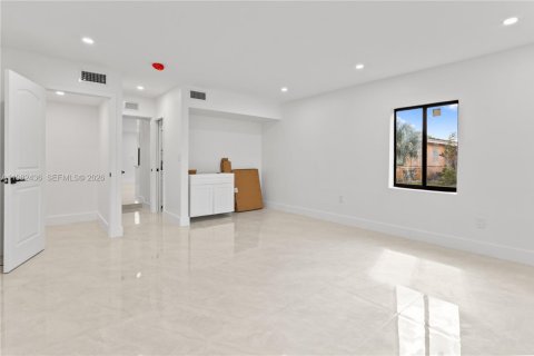 Снять в аренду виллу или дом в Майами-Гарденс, Флорида 5 спален, 133.04м2, № 2047468 - фото 22