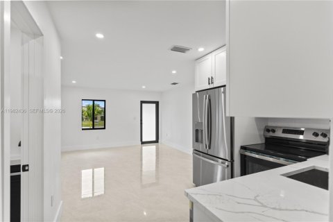 Снять в аренду виллу или дом в Майами-Гарденс, Флорида 5 спален, 133.04м2, № 2047468 - фото 13