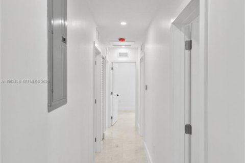 Снять в аренду виллу или дом в Майами-Гарденс, Флорида 5 спален, 133.04м2, № 2047468 - фото 26